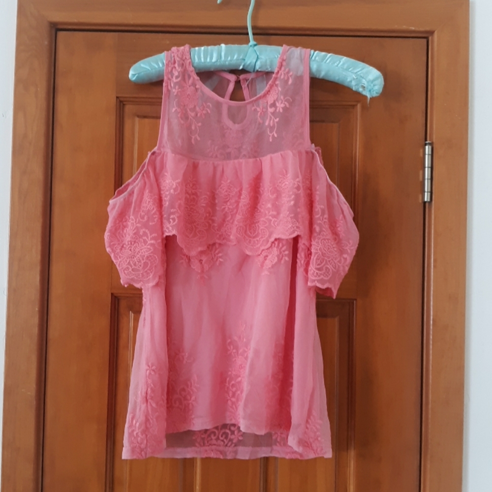 Society girl, lace super cute Women's top. - Picture 2 of 5